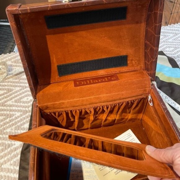 Nice! Bentony 1990's Alligator Embossed Travel Makeup Case with Lock  (NWOT) - Picture 15 of 16